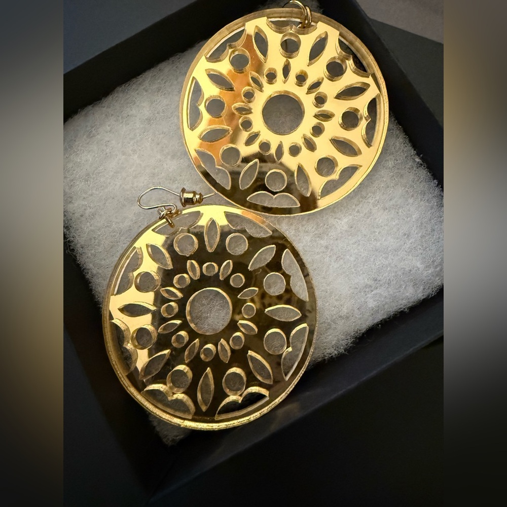 Fun Gold lightweight Earrings